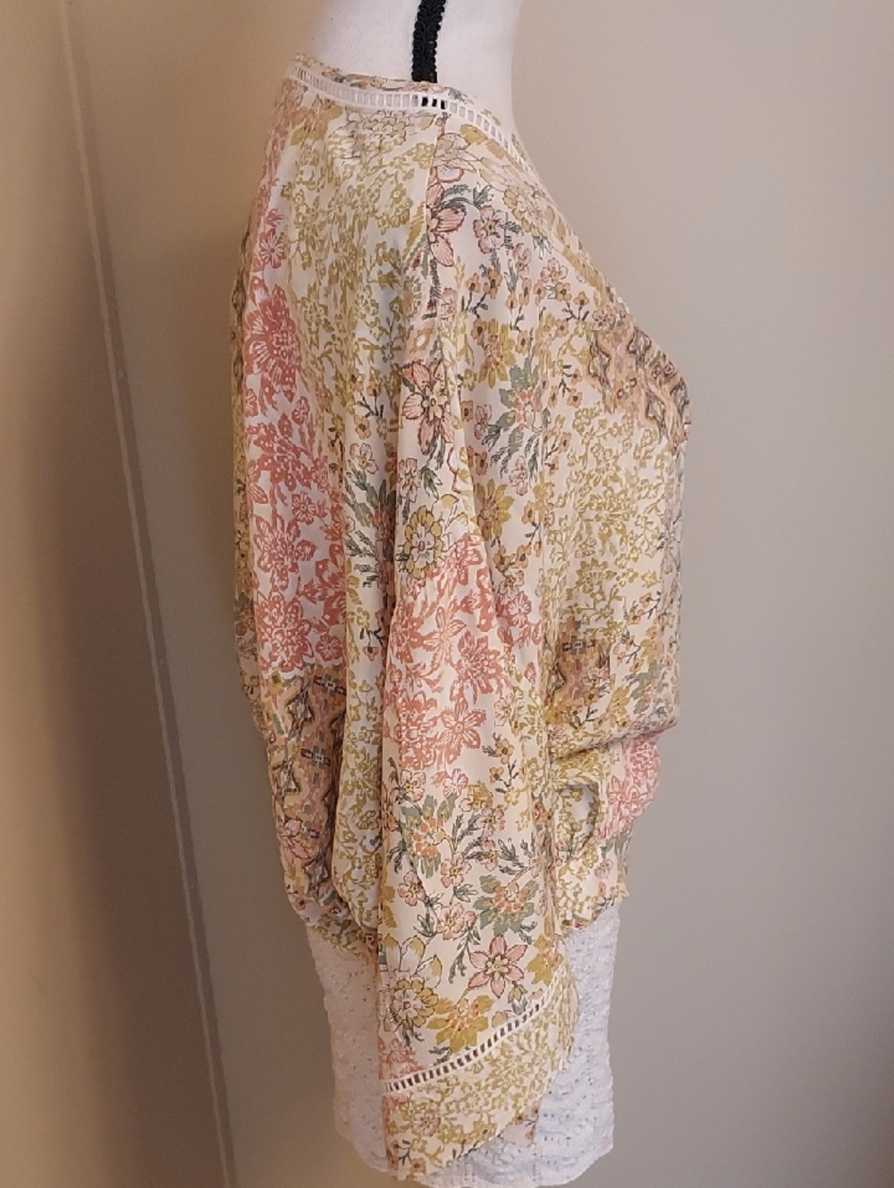 lovestitch Coral Floral Lightweight Blouse - Picture 5 of 7